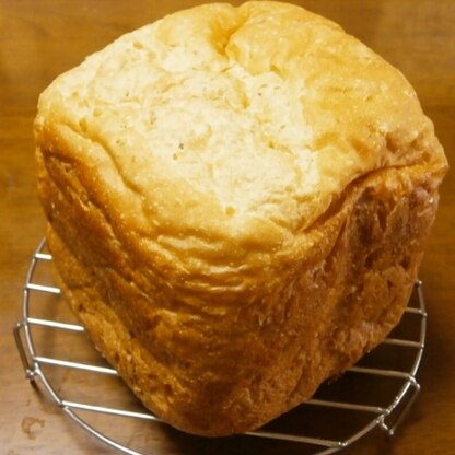 薄力粉がなかったので、ホットケーキミックスを使いました。ほんのり甘いおいしいパンになりました。